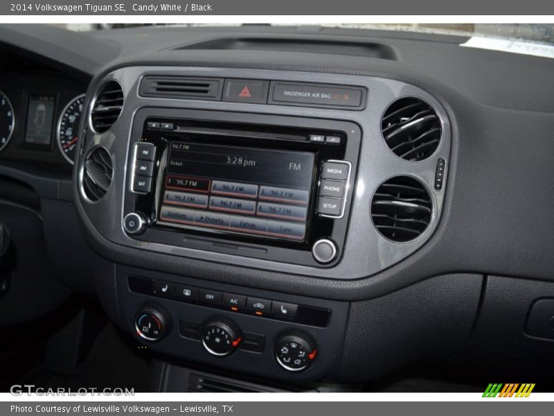 Candy White / Black 2014 Volkswagen Tiguan SE