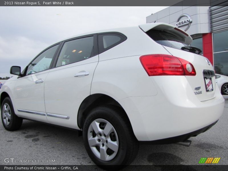 Pearl White / Black 2013 Nissan Rogue S