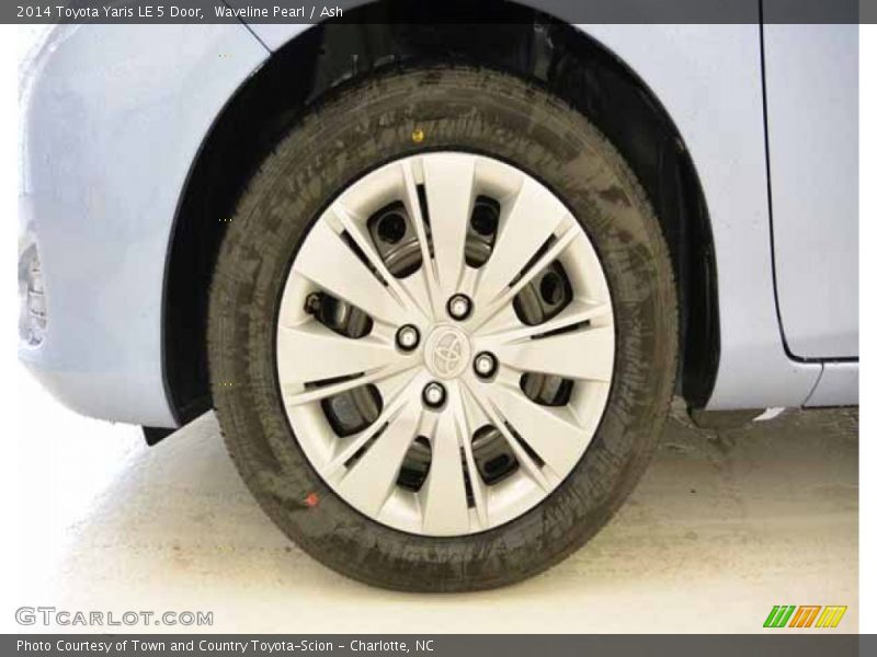 Waveline Pearl / Ash 2014 Toyota Yaris LE 5 Door