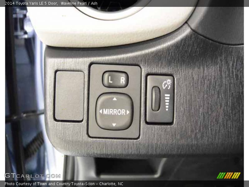 Waveline Pearl / Ash 2014 Toyota Yaris LE 5 Door
