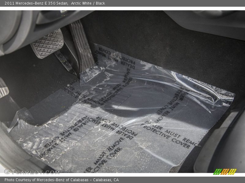 Arctic White / Black 2011 Mercedes-Benz E 350 Sedan