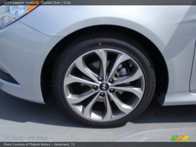 Radiant Silver / Gray 2014 Hyundai Sonata SE
