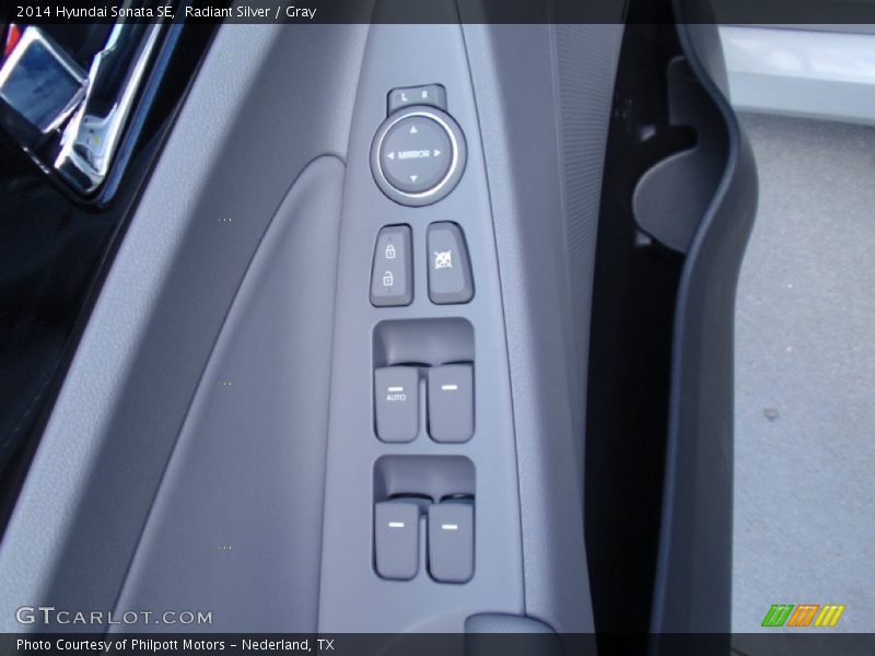 Radiant Silver / Gray 2014 Hyundai Sonata SE