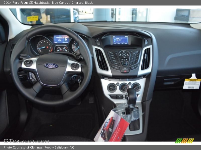 Blue Candy / Charcoal Black 2014 Ford Focus SE Hatchback
