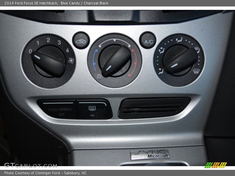 Blue Candy / Charcoal Black 2014 Ford Focus SE Hatchback