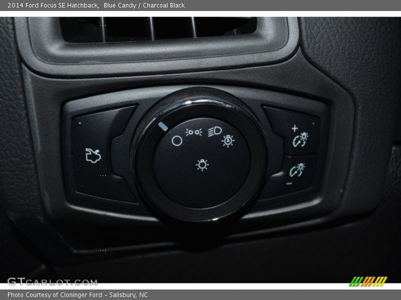 Blue Candy / Charcoal Black 2014 Ford Focus SE Hatchback