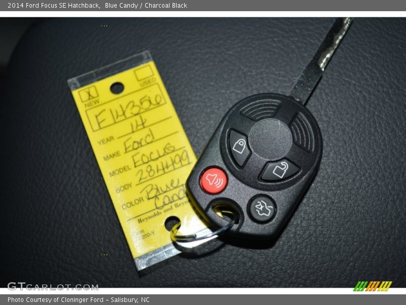 Blue Candy / Charcoal Black 2014 Ford Focus SE Hatchback