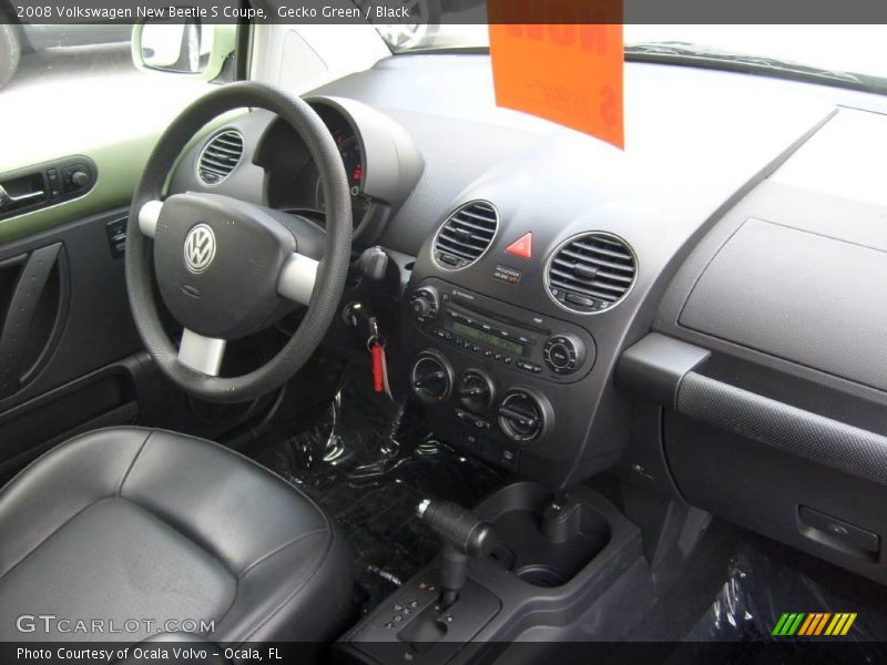 Gecko Green / Black 2008 Volkswagen New Beetle S Coupe