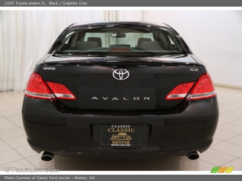 Black / Graphite Gray 2005 Toyota Avalon XL