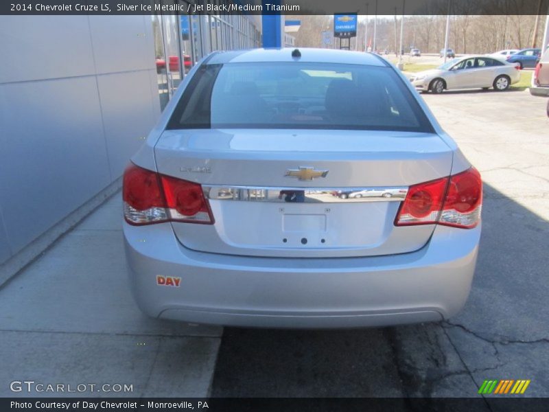 Silver Ice Metallic / Jet Black/Medium Titanium 2014 Chevrolet Cruze LS