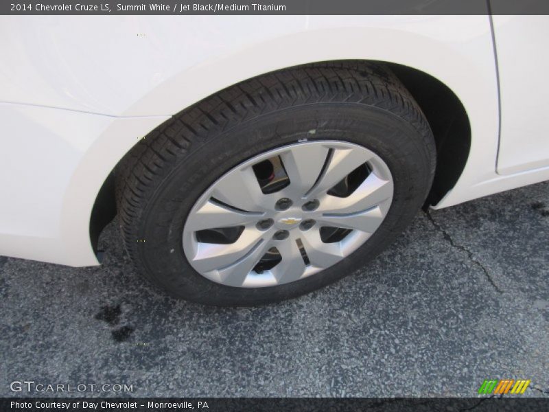 Summit White / Jet Black/Medium Titanium 2014 Chevrolet Cruze LS