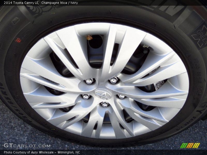 Champagne Mica / Ivory 2014 Toyota Camry LE