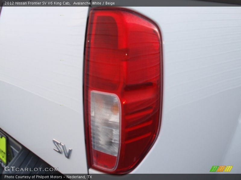 Avalanche White / Beige 2012 Nissan Frontier SV V6 King Cab