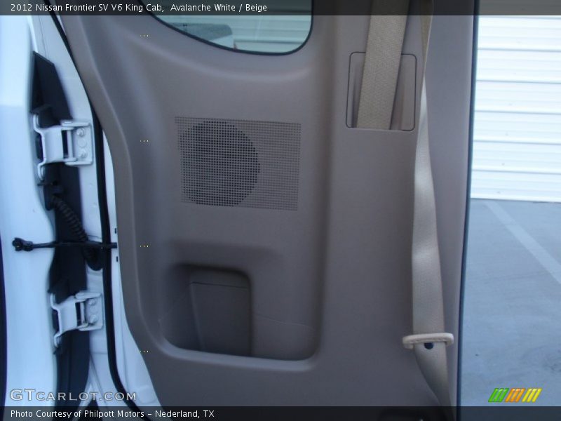 Avalanche White / Beige 2012 Nissan Frontier SV V6 King Cab