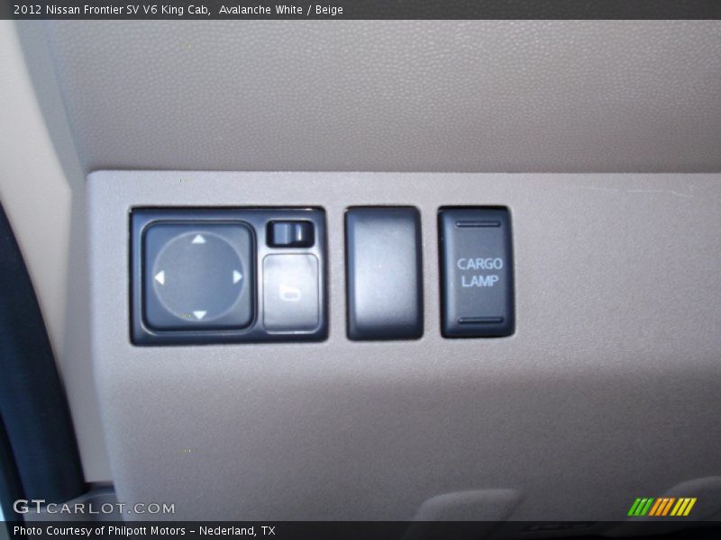 Avalanche White / Beige 2012 Nissan Frontier SV V6 King Cab