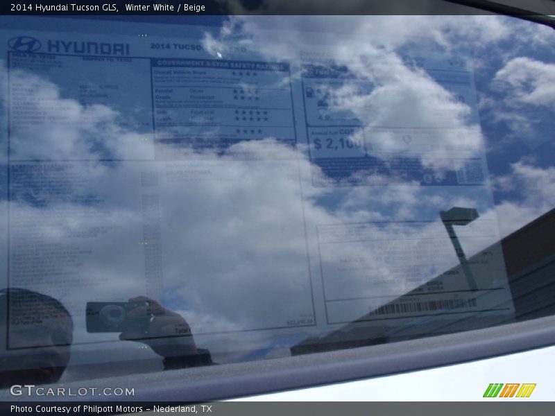 Winter White / Beige 2014 Hyundai Tucson GLS