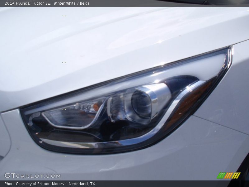 Winter White / Beige 2014 Hyundai Tucson SE
