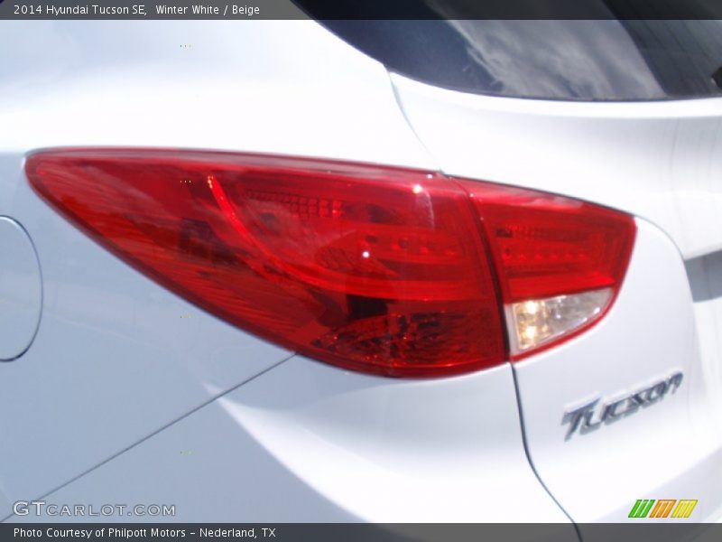 Winter White / Beige 2014 Hyundai Tucson SE