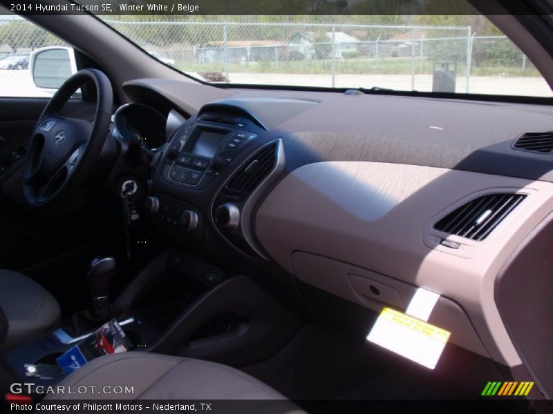 Winter White / Beige 2014 Hyundai Tucson SE