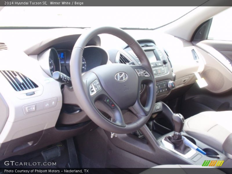 Winter White / Beige 2014 Hyundai Tucson SE