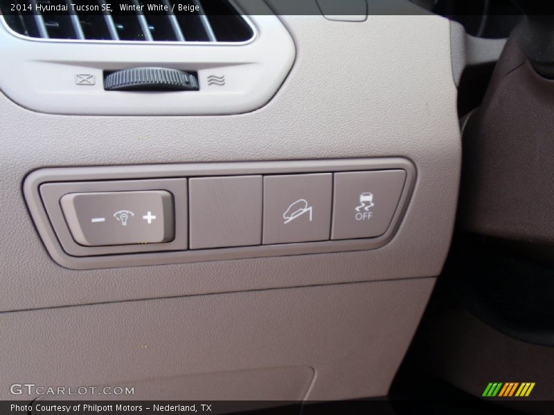 Winter White / Beige 2014 Hyundai Tucson SE