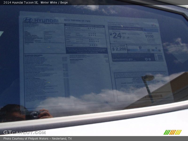 Winter White / Beige 2014 Hyundai Tucson SE