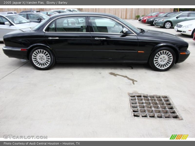 Ebony / Barley 2005 Jaguar XJ Vanden Plas