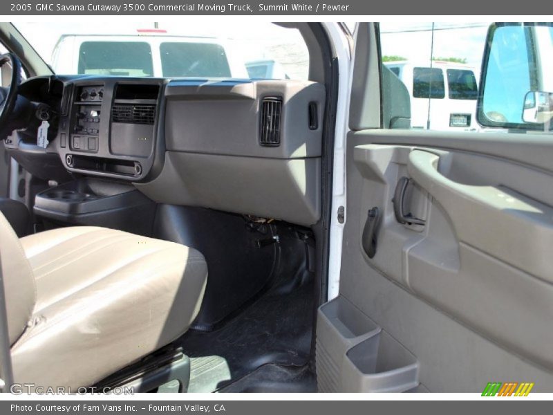 Summit White / Pewter 2005 GMC Savana Cutaway 3500 Commercial Moving Truck