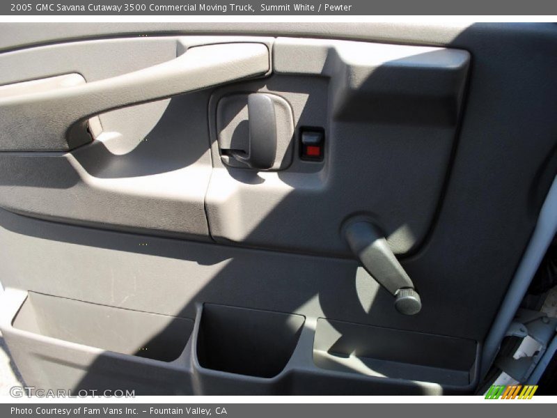 Summit White / Pewter 2005 GMC Savana Cutaway 3500 Commercial Moving Truck