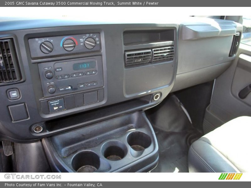 Summit White / Pewter 2005 GMC Savana Cutaway 3500 Commercial Moving Truck