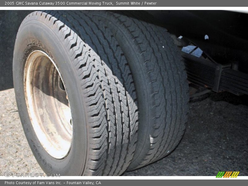 Summit White / Pewter 2005 GMC Savana Cutaway 3500 Commercial Moving Truck