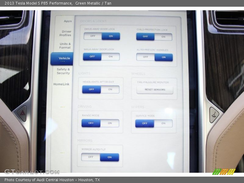 Controls of 2013 Model S P85 Performance