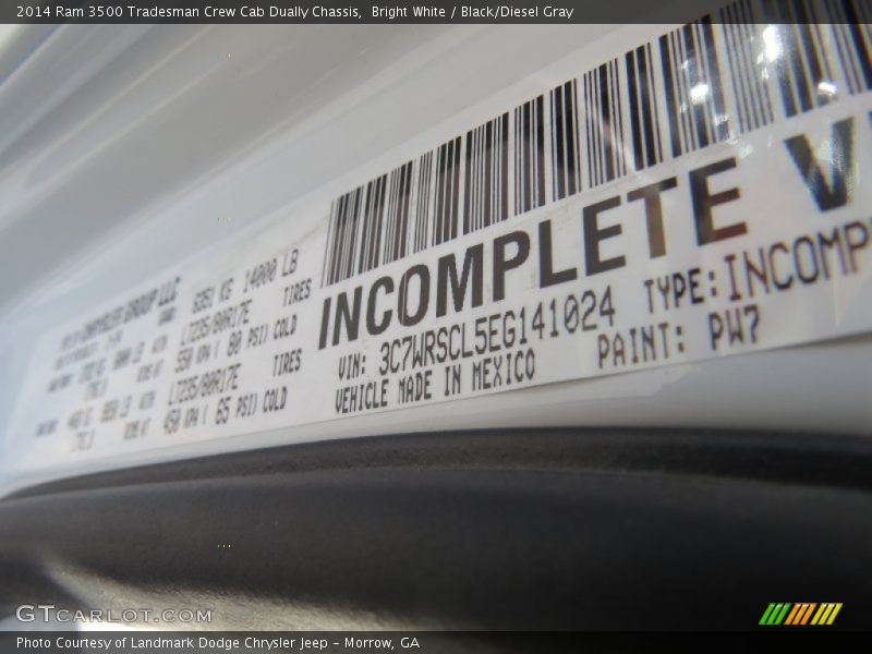 Bright White / Black/Diesel Gray 2014 Ram 3500 Tradesman Crew Cab Dually Chassis