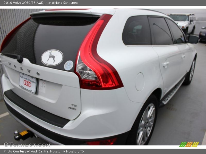 Ice White / Sandstone 2010 Volvo XC60 T6 AWD