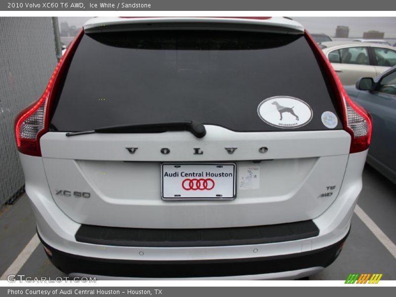 Ice White / Sandstone 2010 Volvo XC60 T6 AWD