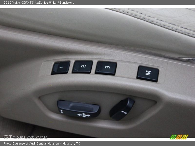 Ice White / Sandstone 2010 Volvo XC60 T6 AWD