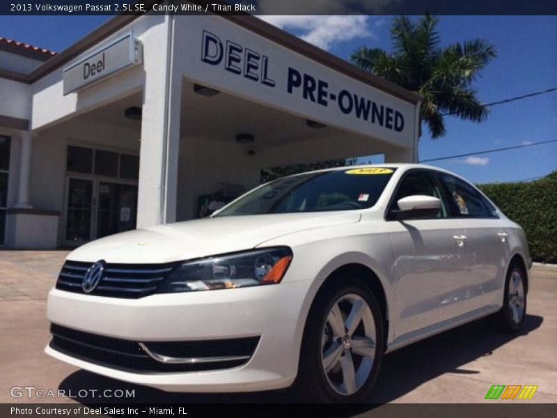 Candy White / Titan Black 2013 Volkswagen Passat 2.5L SE