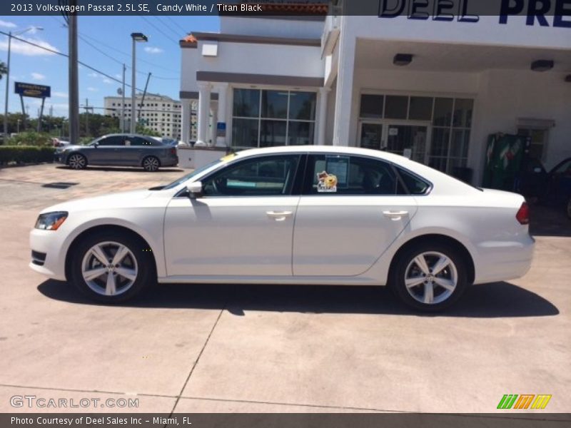 Candy White / Titan Black 2013 Volkswagen Passat 2.5L SE