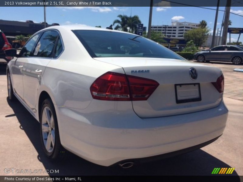 Candy White / Titan Black 2013 Volkswagen Passat 2.5L SE