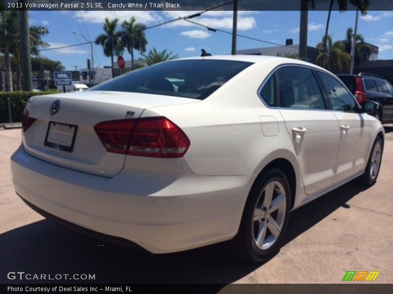 Candy White / Titan Black 2013 Volkswagen Passat 2.5L SE