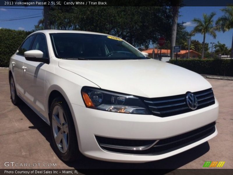 Candy White / Titan Black 2013 Volkswagen Passat 2.5L SE