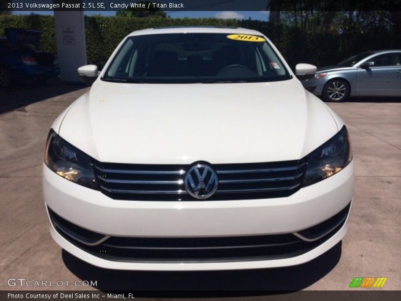 Candy White / Titan Black 2013 Volkswagen Passat 2.5L SE