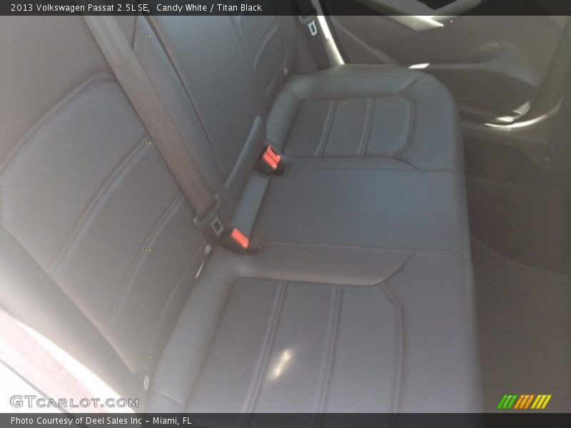 Candy White / Titan Black 2013 Volkswagen Passat 2.5L SE
