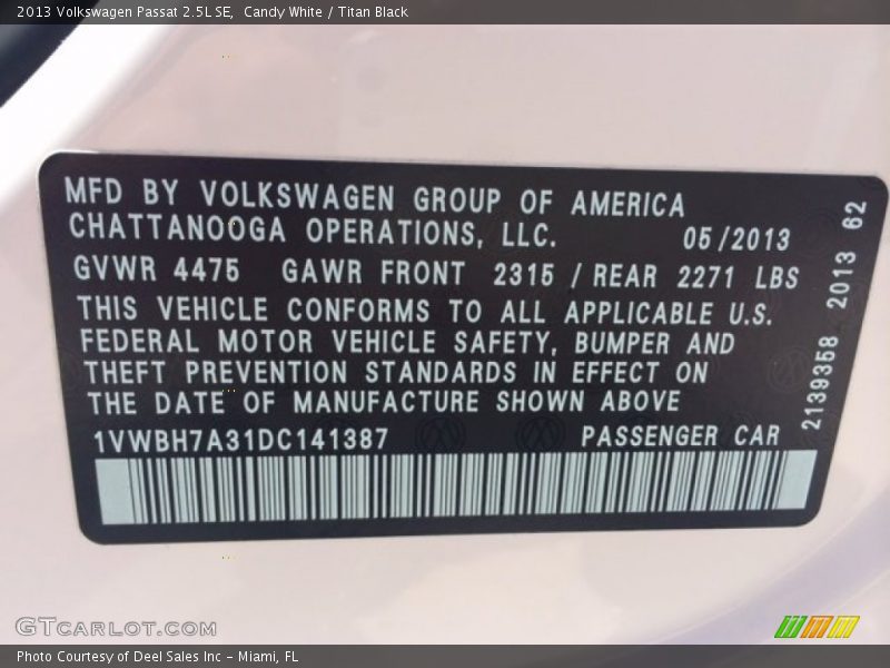 Candy White / Titan Black 2013 Volkswagen Passat 2.5L SE