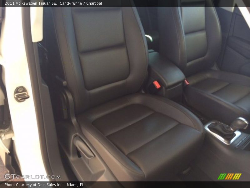 Candy White / Charcoal 2011 Volkswagen Tiguan SE