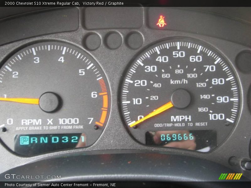 Victory Red / Graphite 2000 Chevrolet S10 Xtreme Regular Cab