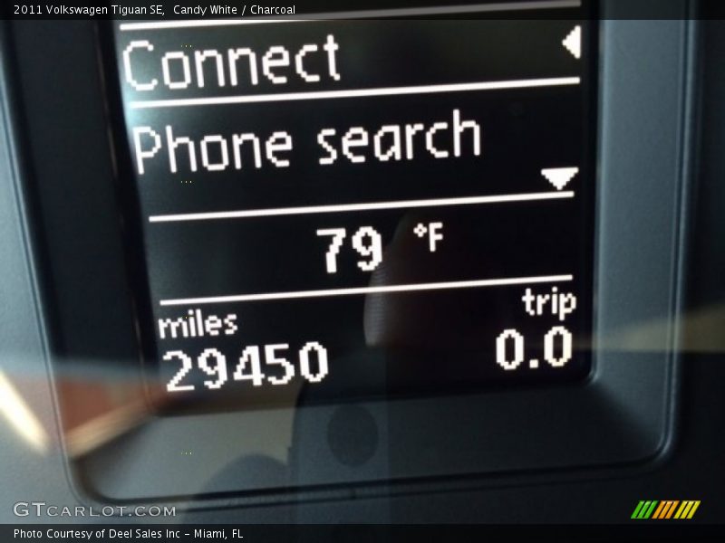 Candy White / Charcoal 2011 Volkswagen Tiguan SE