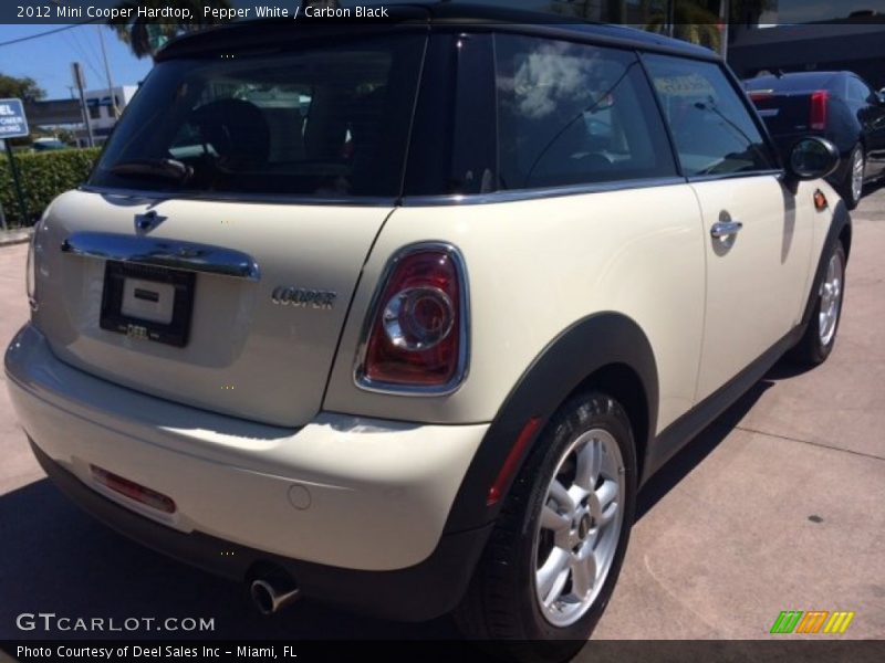 Pepper White / Carbon Black 2012 Mini Cooper Hardtop