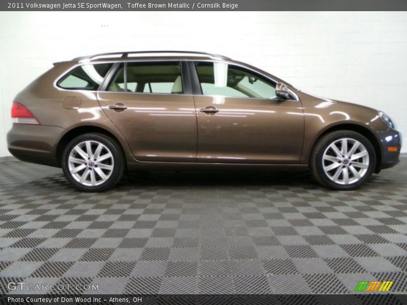 Toffee Brown Metallic / Cornsilk Beige 2011 Volkswagen Jetta SE SportWagen