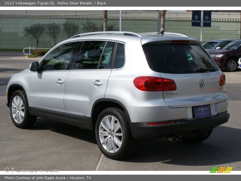 Reflex Silver Metallic / Black 2013 Volkswagen Tiguan SE